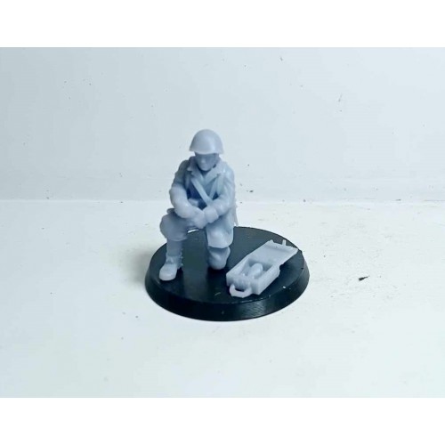 28 mm Greek Soldier WW2 Mortar assistant unpainted