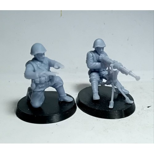 28 mm Greek Soldier with machine Gun and an assistance WW2 unpainted